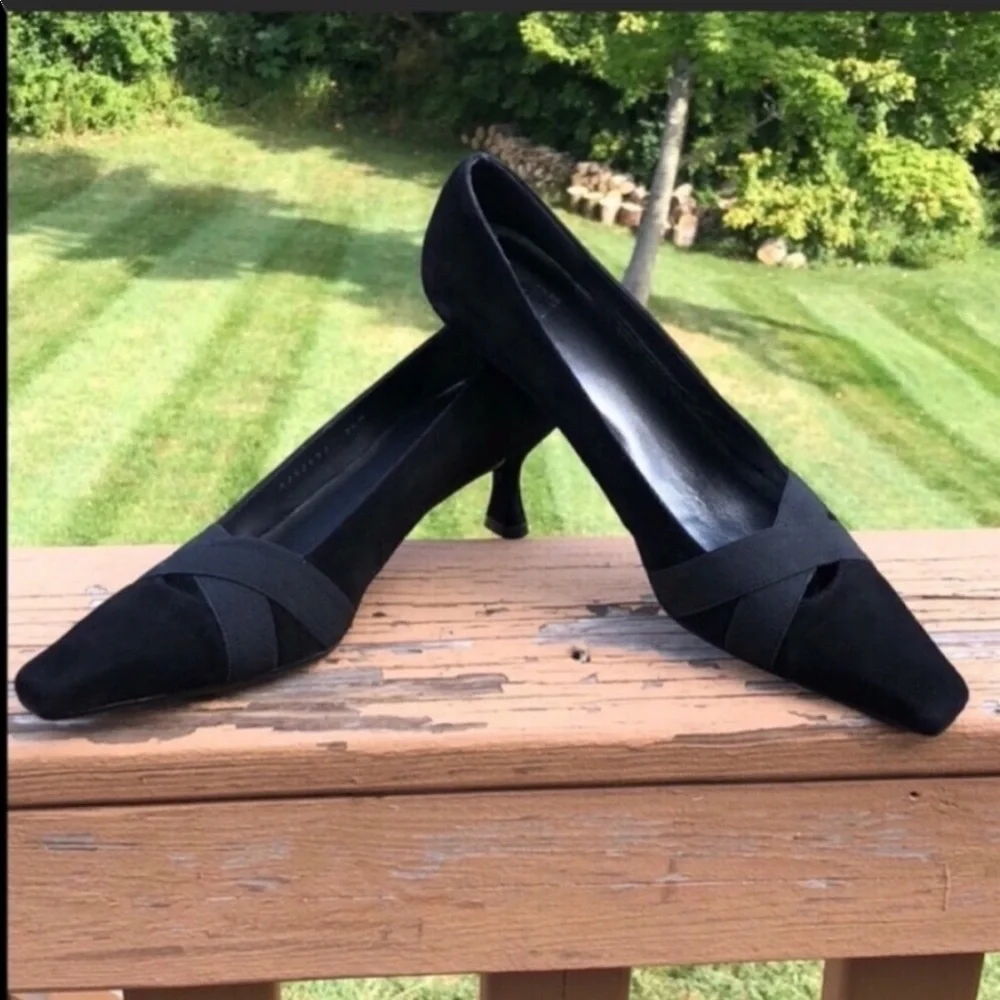 Stuart weitzman kitty heel pumps Comfy yet stylish